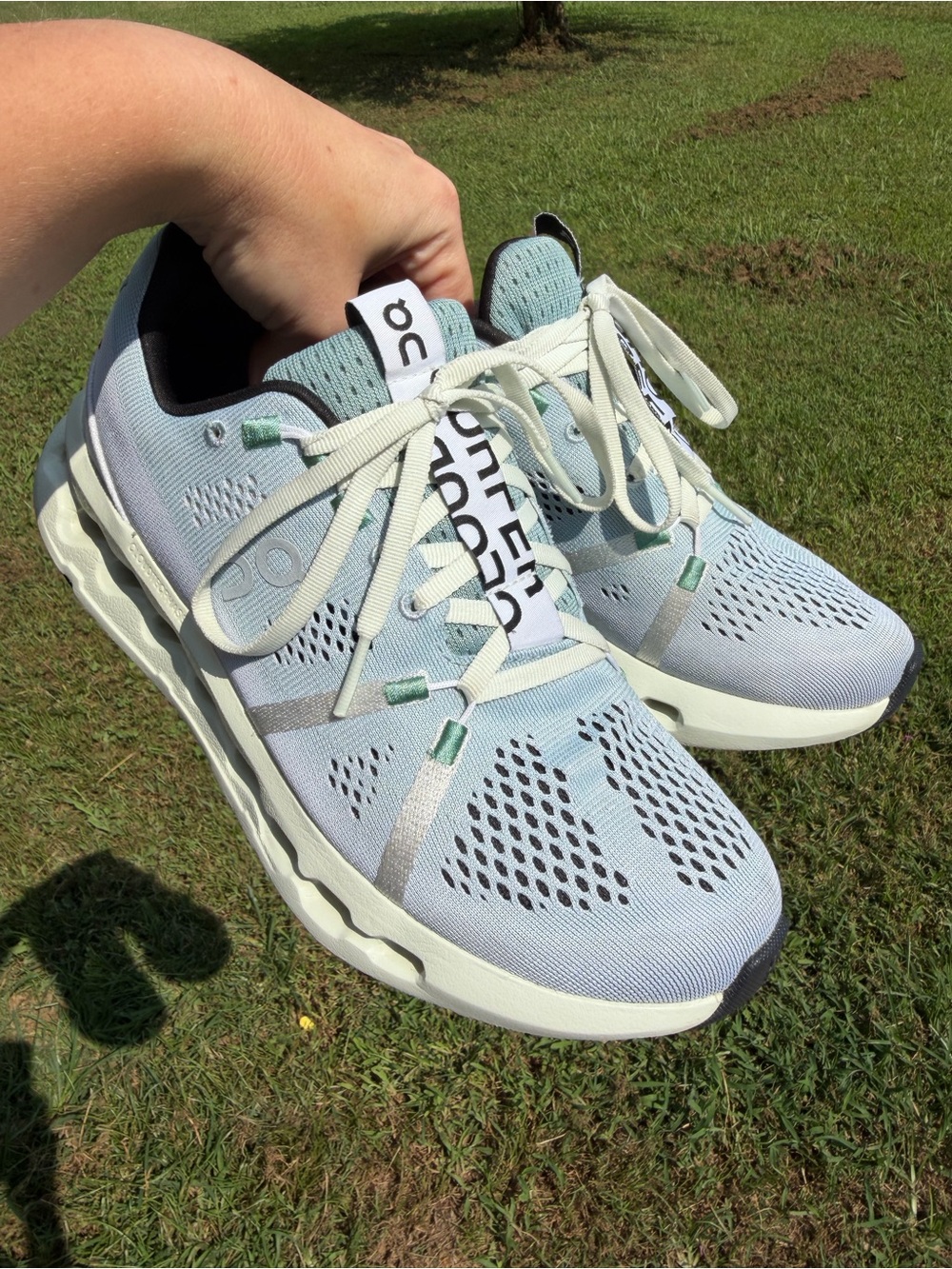 Womenโs On Cloudsurfer - Size 8.5